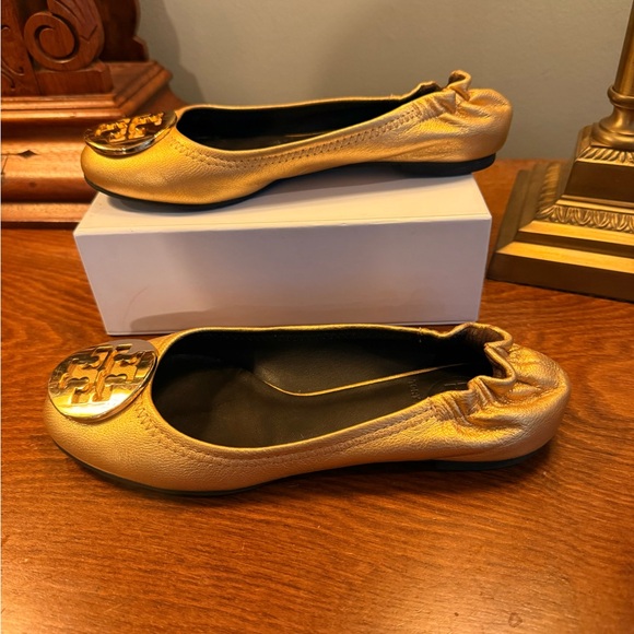 Tory Burch Gold Minnie Reva Scrunch Back Leather Flats Size 6 MSRP $228 - Picture 7 of 11
